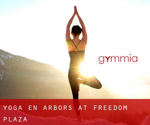 Yoga en Arbors at Freedom Plaza